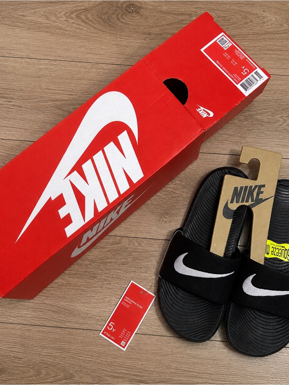 NWT Big Kids Nike Black Slide Sandal with White Swoosh Size 5Y